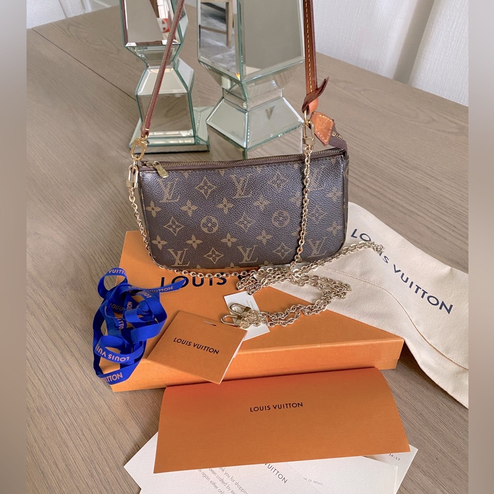 Louis Vuitton Pouchette - Authenitic - Original Owner - 3 Straps, Box, & Dustbag - Picture 3 of 17